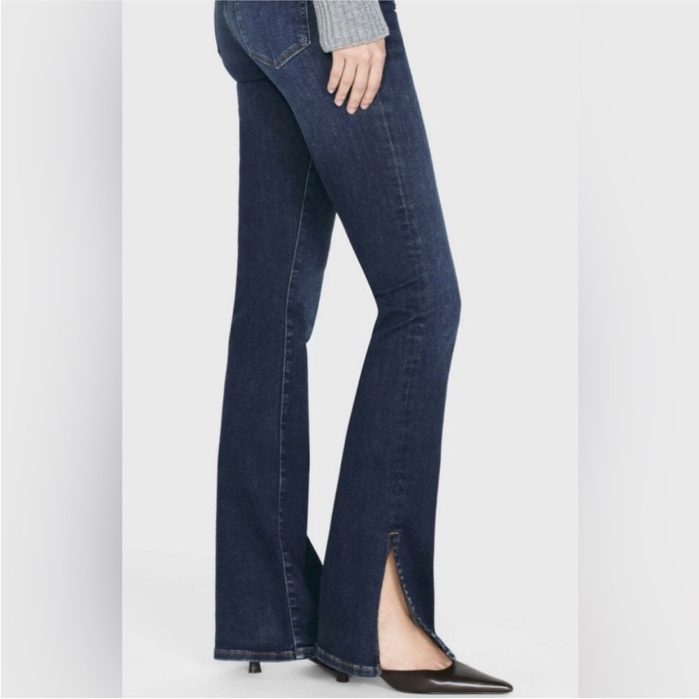 Frame Denim High Rise Blue Jeans With outseam slit.
Bootcut. Moonflower blue